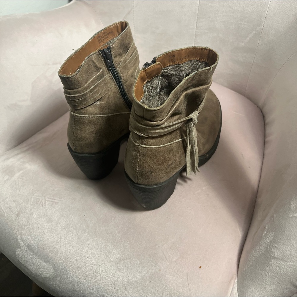 B.O.C. Alicudi Tassle Heeled Ankle Boots Sz. 10 Womens